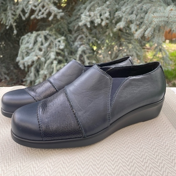 NEW SAS Navy Blue Leather Nora Slip on Comfort Loafers. Women’s size 9.5 - Picture 3 of 10